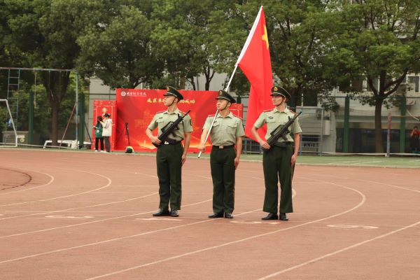 武昌理工学院隆重举行2022级新生军训检阅式暨开学典礼(图3)