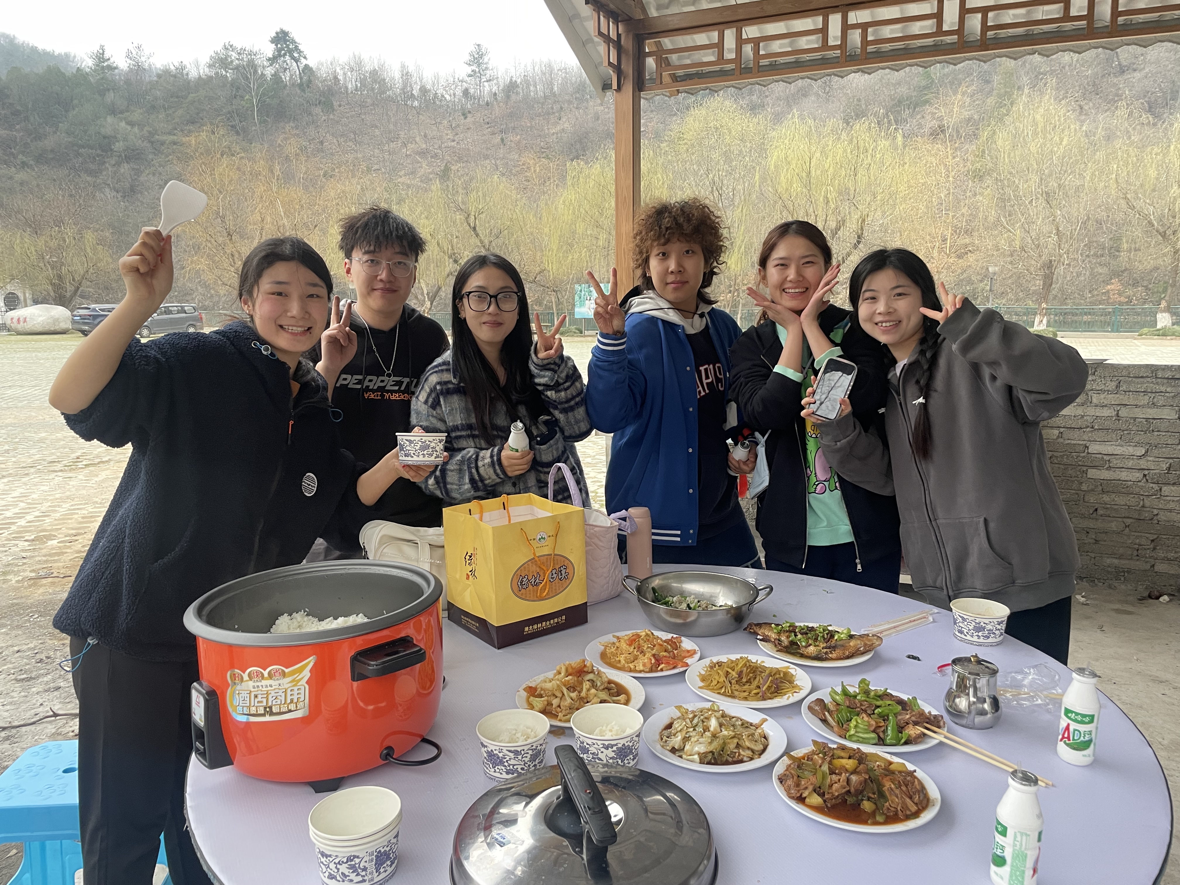 高校劳动教育课 大学生炒菜做饭秀厨艺_fororder_1